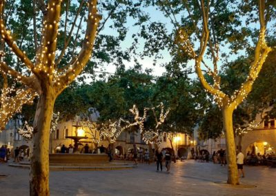 Place aux herbes d'Uzès